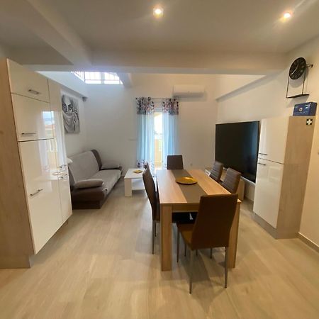 Apartmani Spaija Kaštela Esterno foto